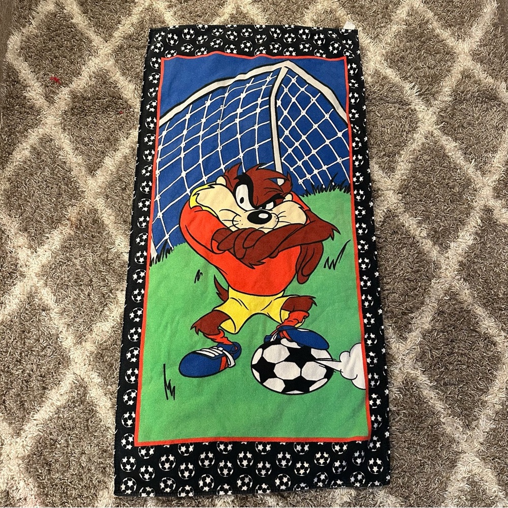 Vintage Tasmanian Taz towel! Looney tunes taz soccer beach pool towel!